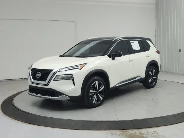 Used 2021 White Nissan Platinum image 4