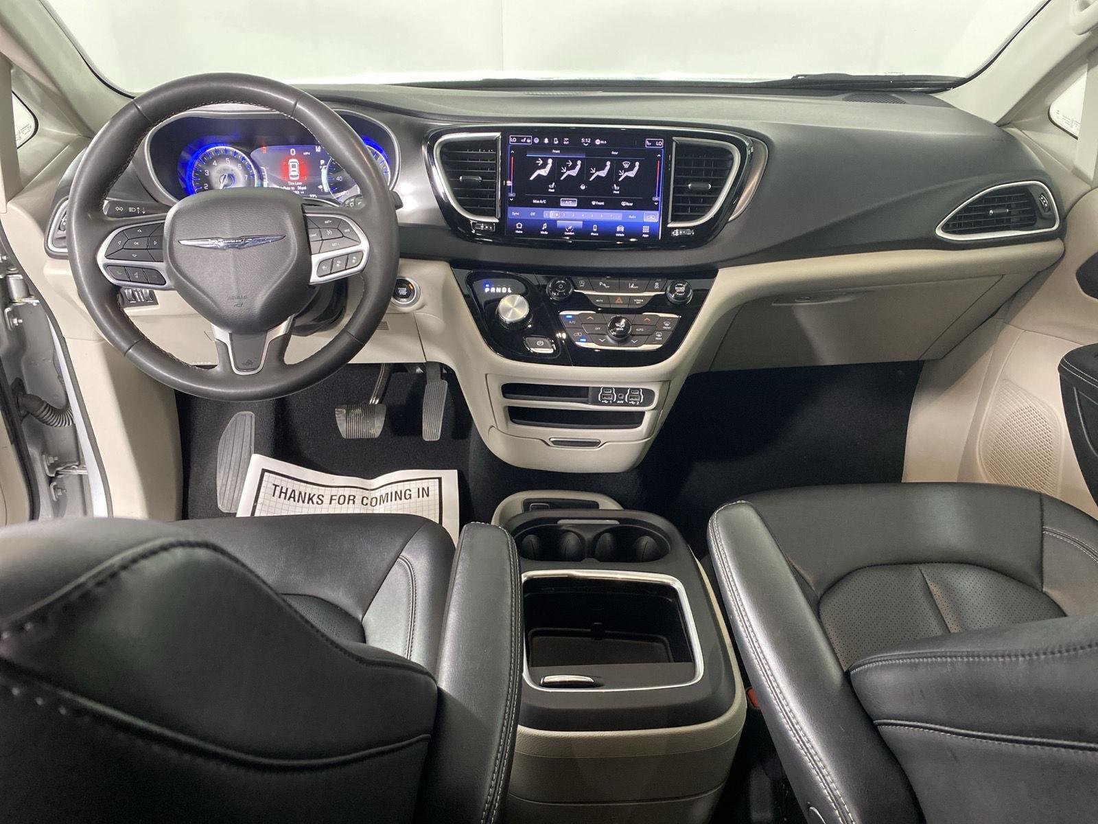 Used 2024 Silver Mist Clearcoat Chrysler Touring L image 18