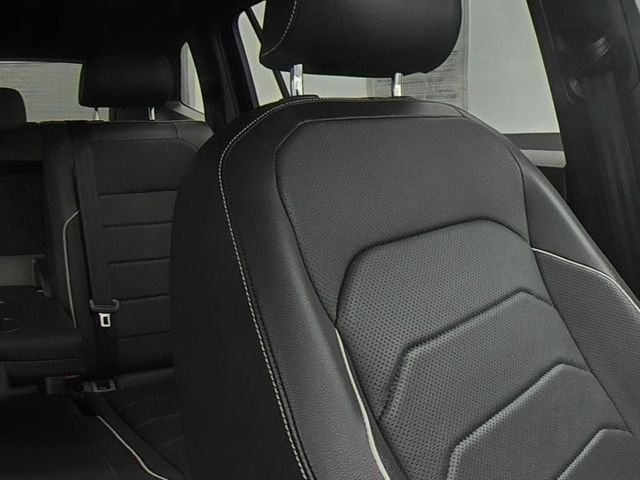 Used 2022 Black Volkswagen 2.0T SEL R-Line image 33