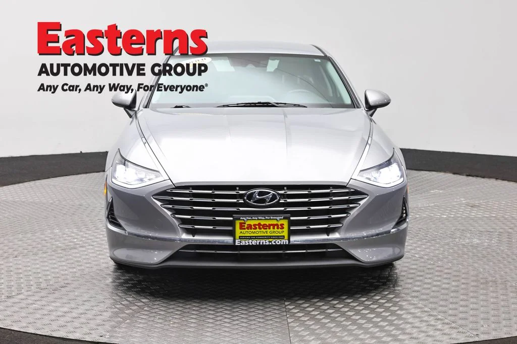 Used 2023 Silver Hyundai Blue image 2