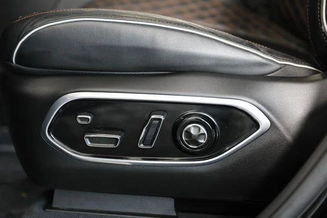 Used 2023 Black Jeep Summit image 18