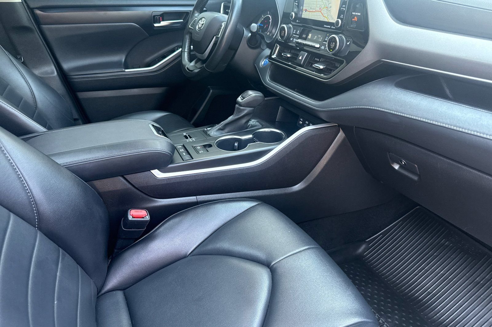 Used 2022 Gray Toyota XLE image 17