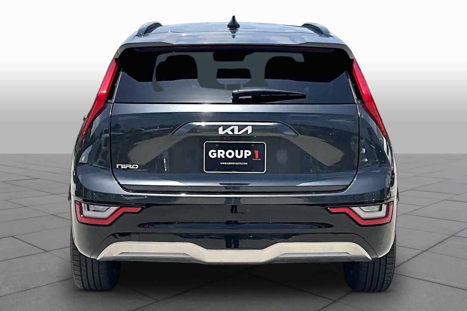 Certified Used 2023 Graphite Gray Kia Wave image 4