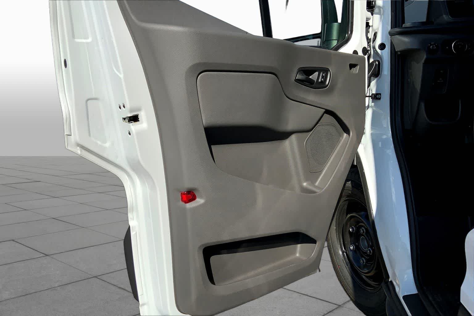 2025 Ford Transit Passenger Van XLT - Photo 10
