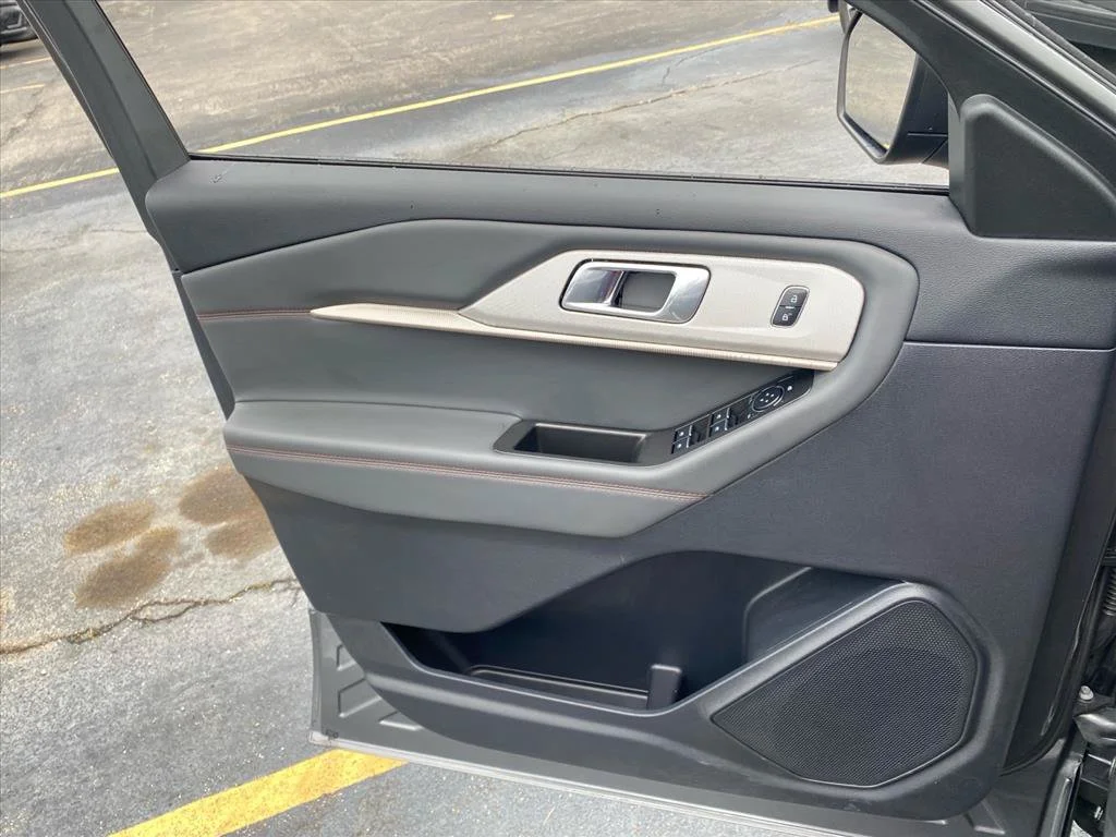 Used 2025 Gray Metallic Ford Active image 20