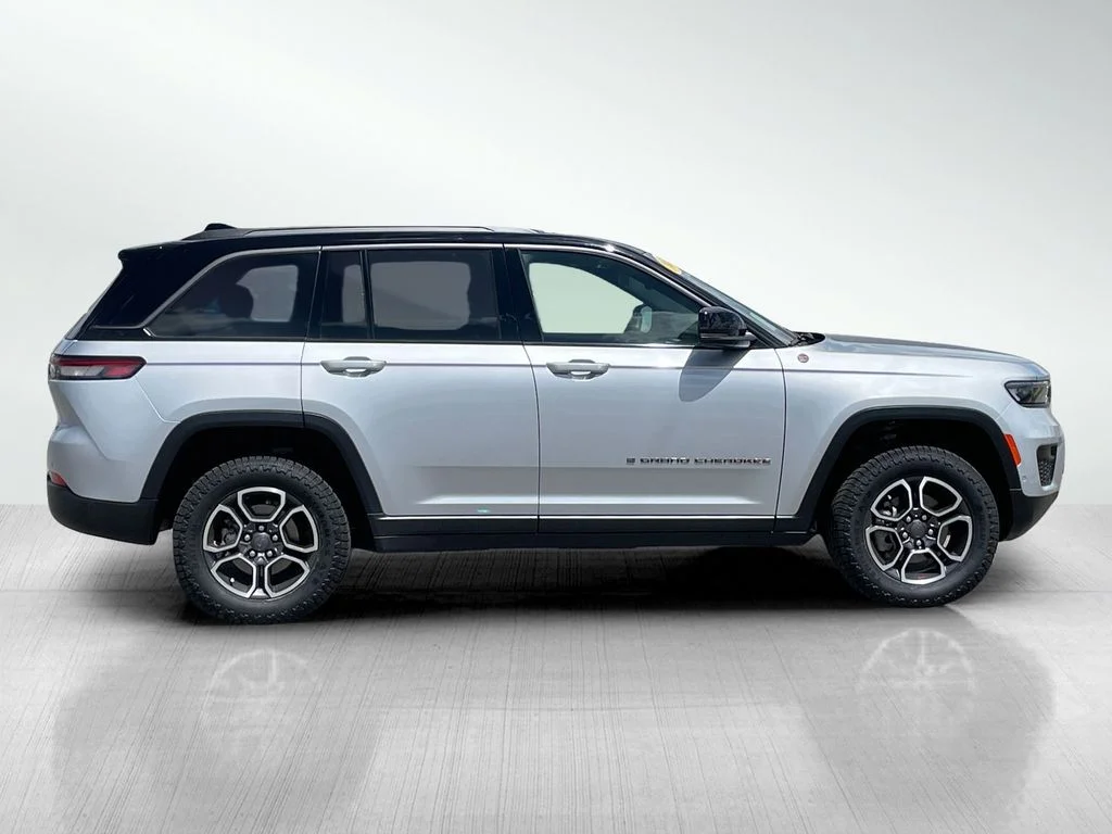 Used 2022 Silver Zynith Jeep Trailhawk image 2