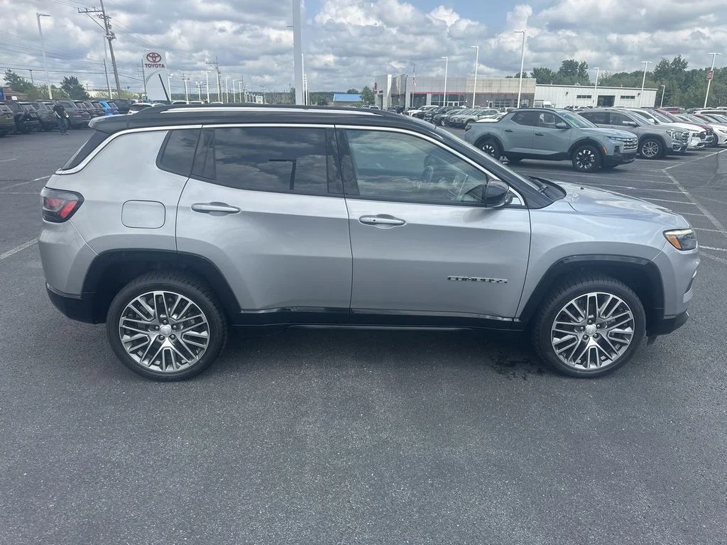 Used 2022 Silver Jeep Limited image 9