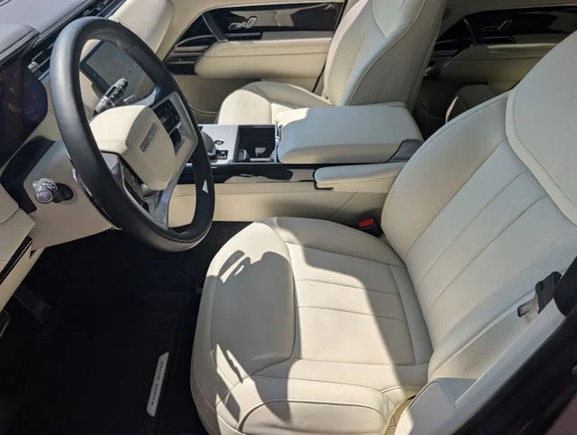 Used 2025  Land Rover SE image 8