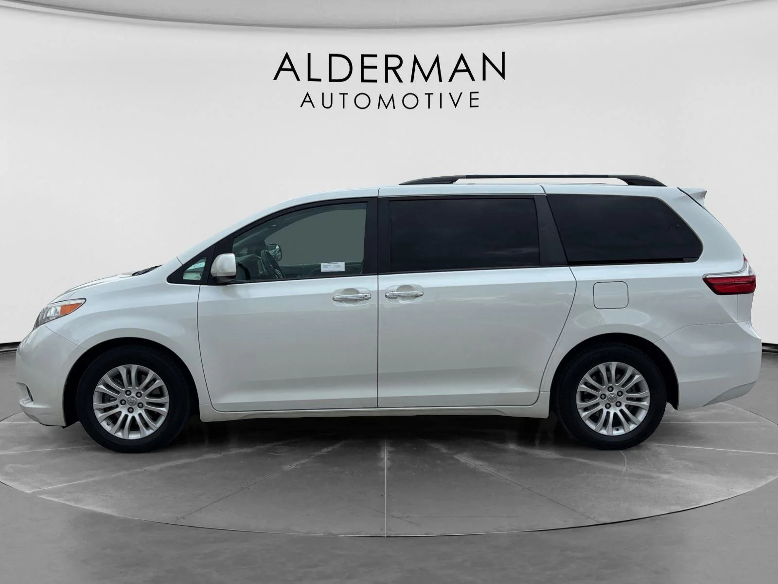 Used 2016 Blizzard Pearl Toyota XLE Premium 8-Passenger image 2