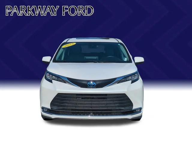 Used 2023 Beige Toyota XLE image 8