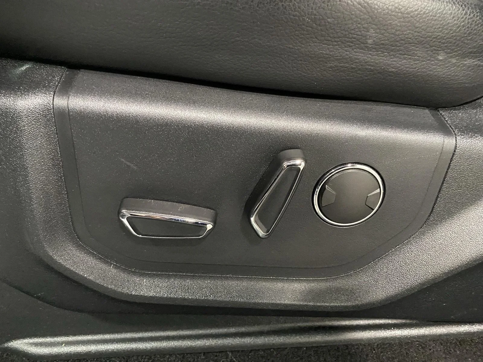 Used 2019 Magnetic Ford LARIAT image 26