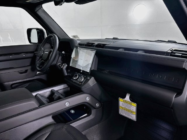 New 2026 Black Land Rover X-Dynamic SE image 26