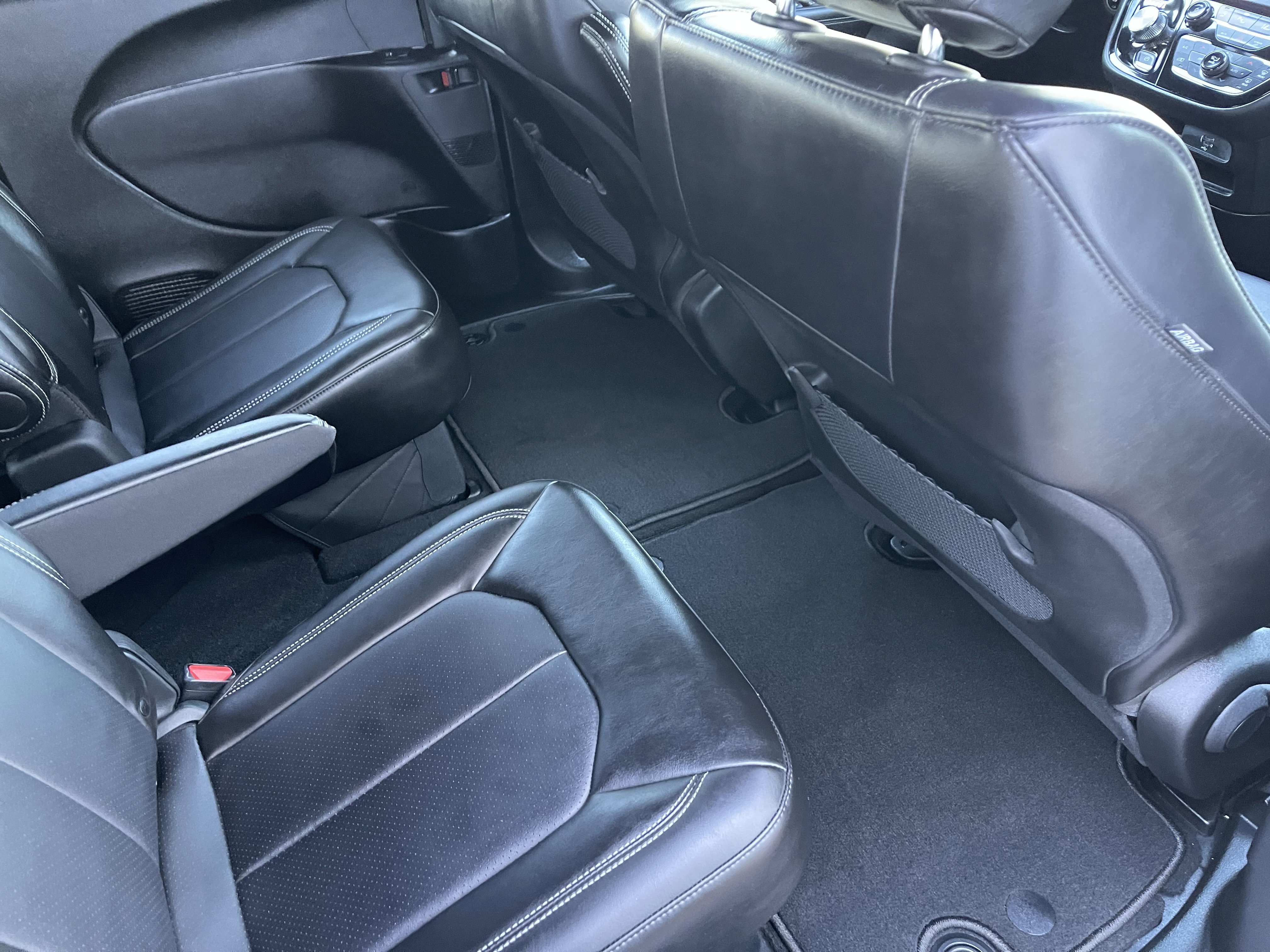New 2026 Bright White Clear-Coat Exterior Paint Chrysler LX image 22