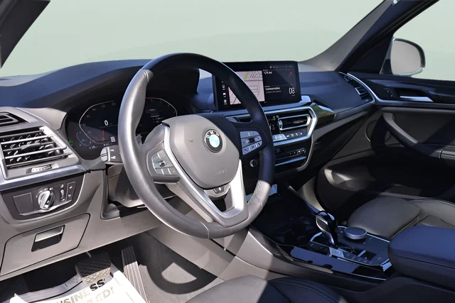 Used 2024  BMW xDrive30i image 12