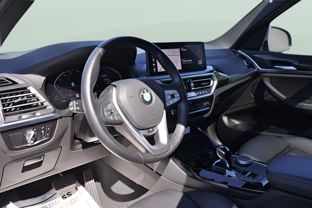 Used 2024  BMW xDrive30i image 12