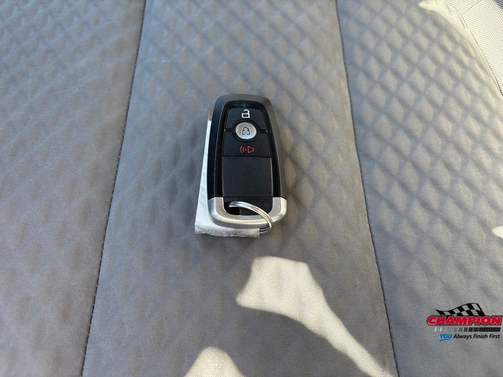 Used 2020 Blue Ford SE image 25