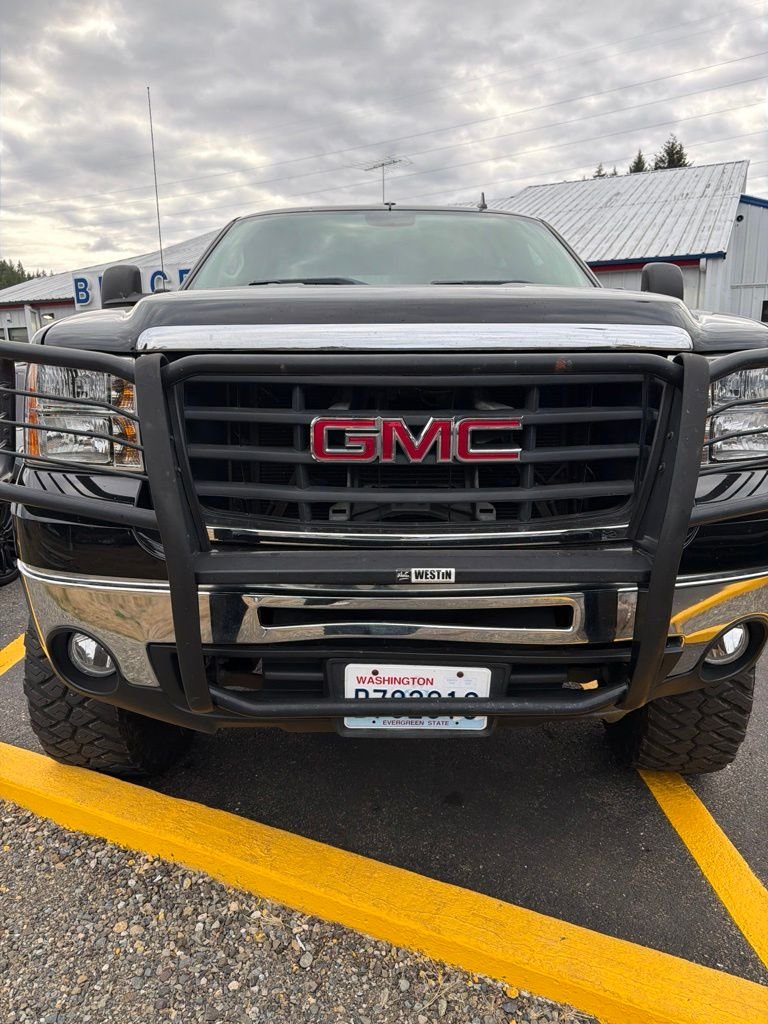 Used 2007 Black GMC SLE2 image 2
