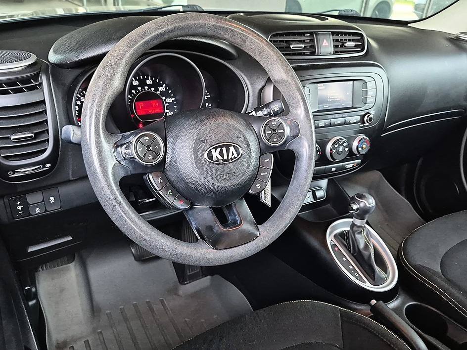 Used 2016 Fathom Blue Kia + image 28