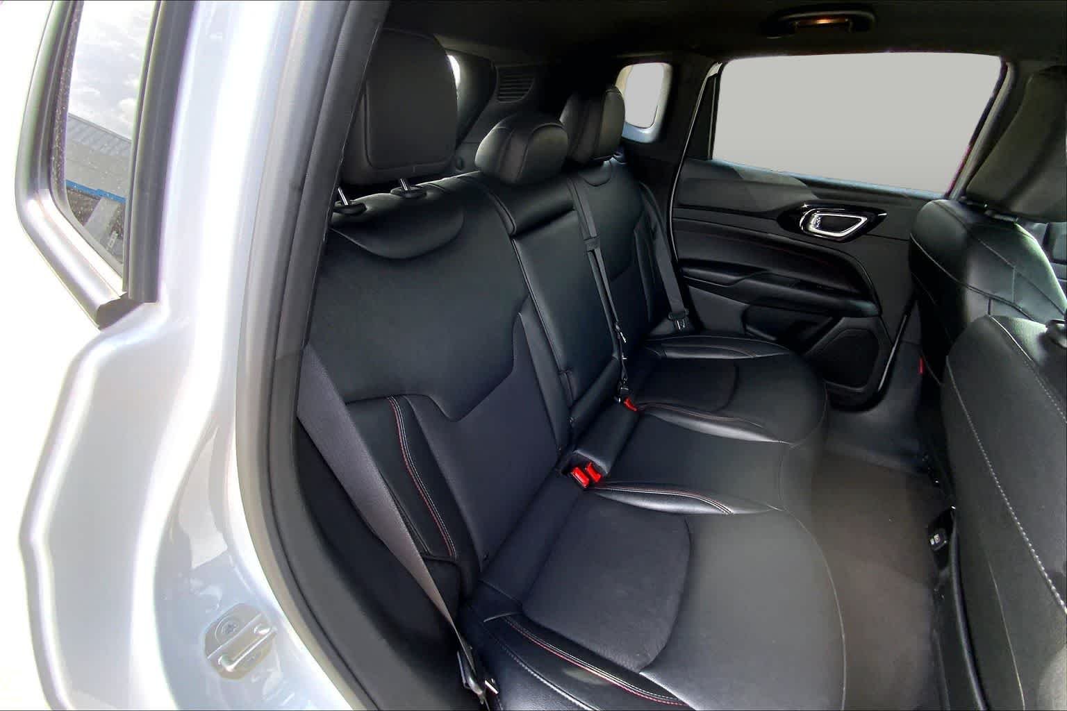 Used 2024 Bright White Clearcoat Jeep Trailhawk image 19