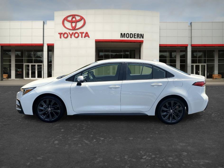Used 2025 Ice Toyota SE image 8