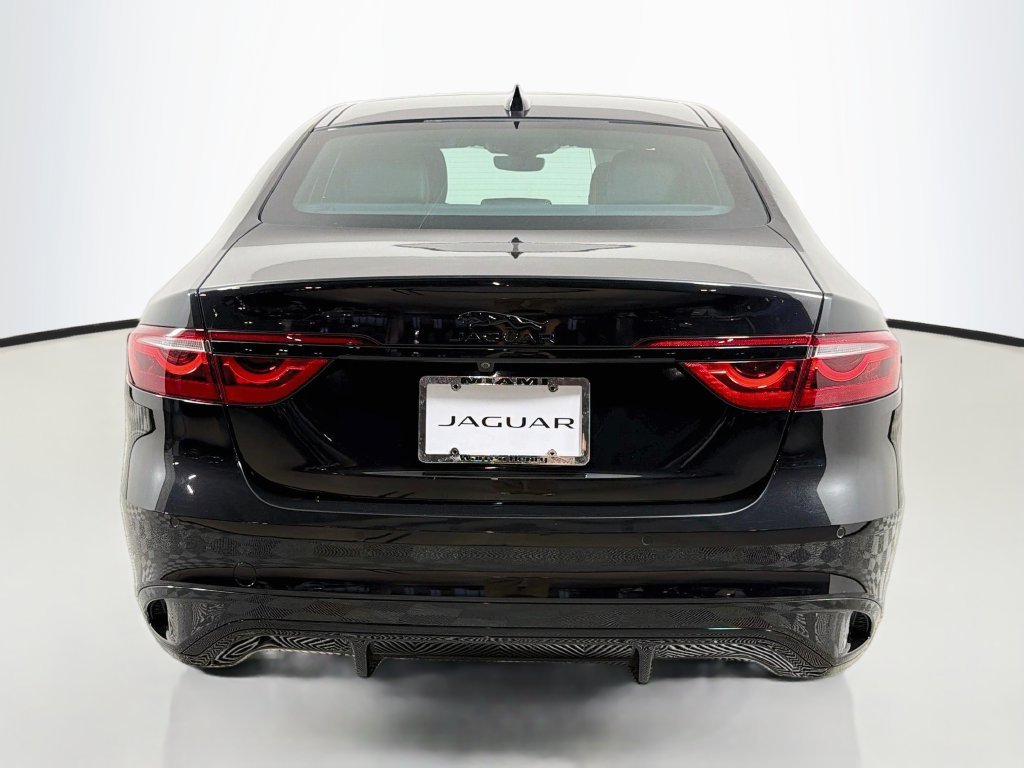 Used 2024 Black Jaguar R-Dynamic SE image 6