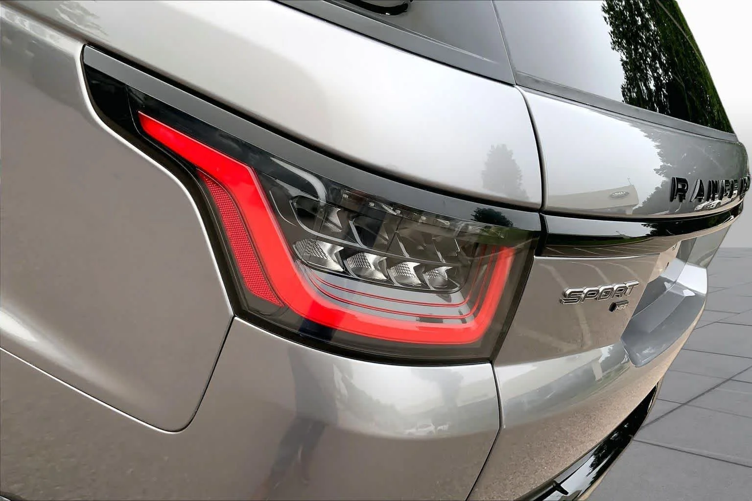 Used 2021 Eiger Grey Metallic Land Rover HSE Silver Edition image 27
