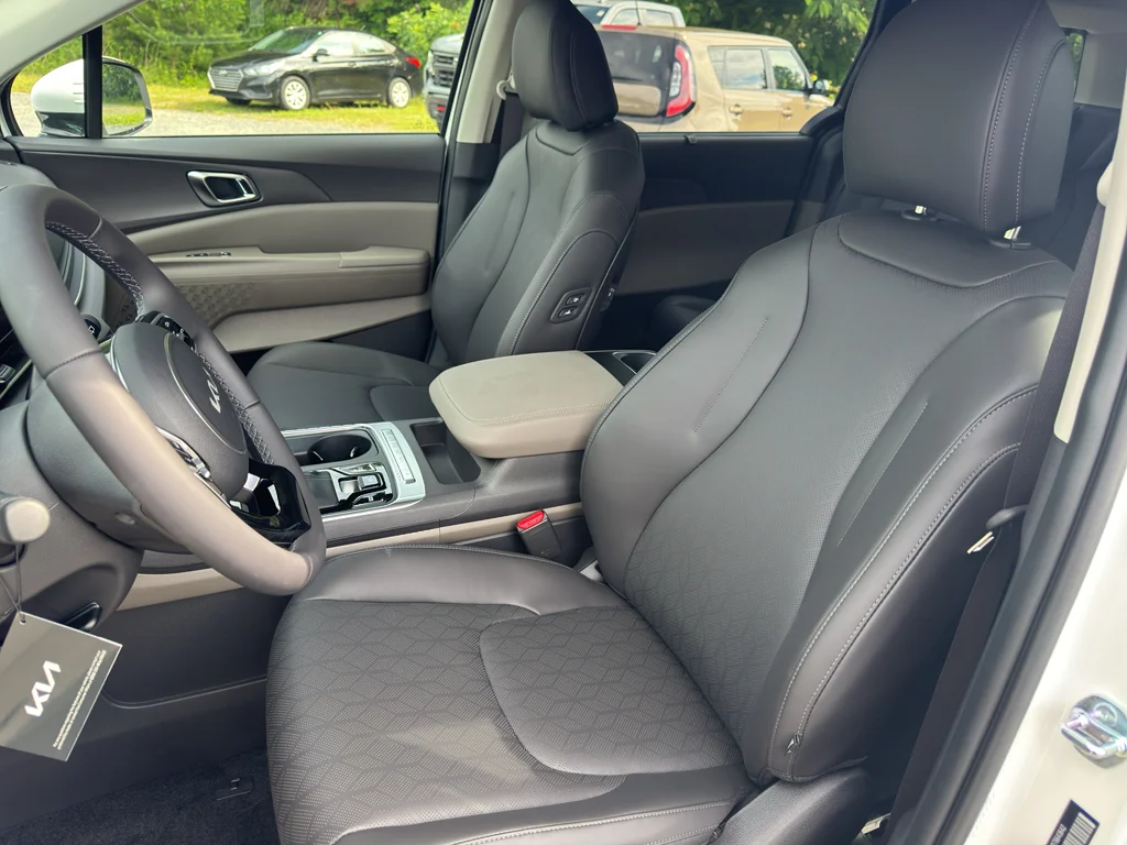 New 2026 Snow White Pearl Kia EX image 9