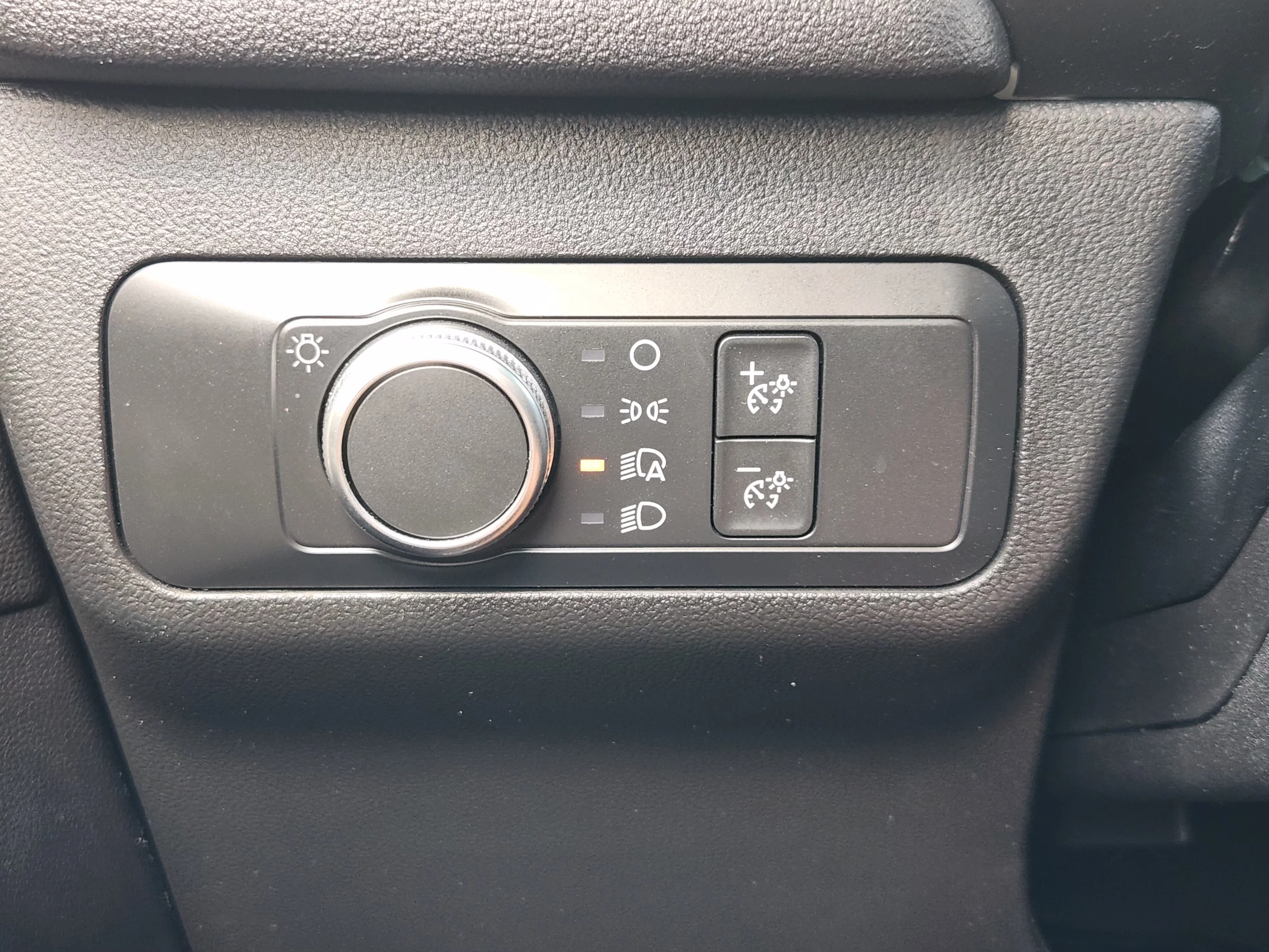 Used 2020  Ford S image 21
