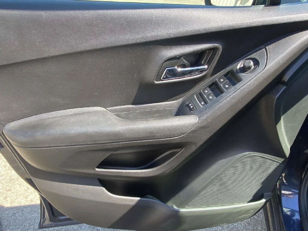 Used 2018 Blue Chevrolet LS image 14