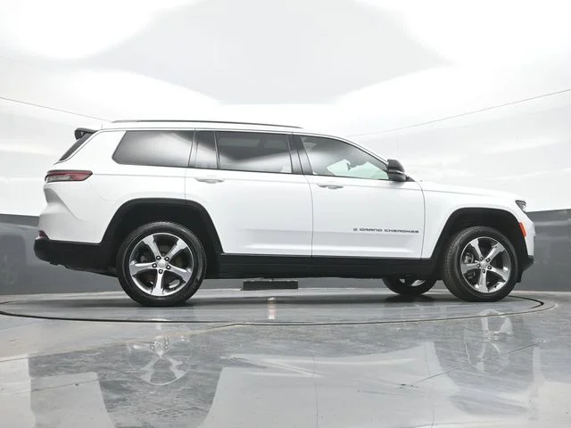 Used 2025 White Jeep Limited image 25