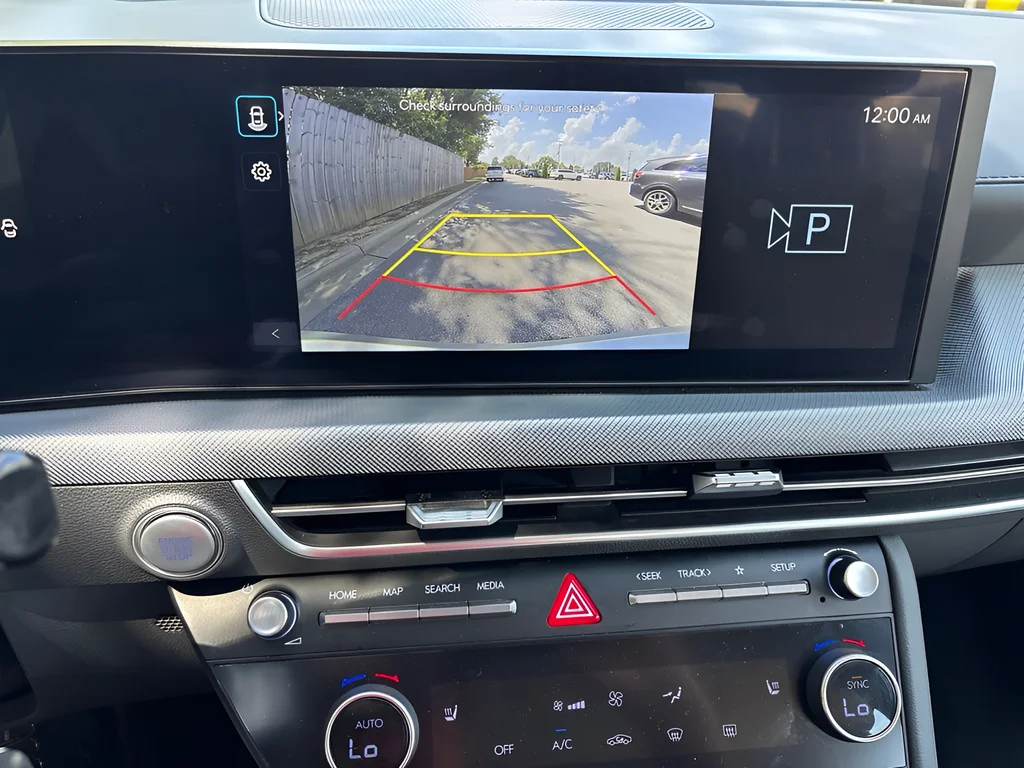 Used 2025 Silver Hyundai SEL image 29