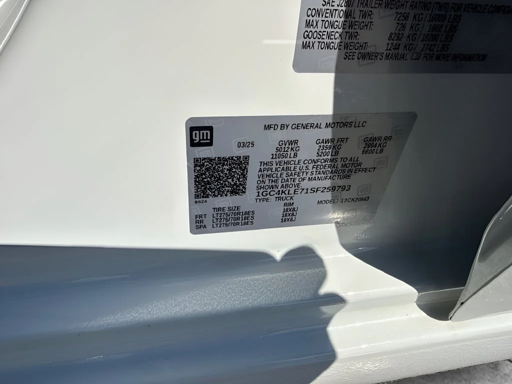 Used 2025 White Chevrolet Work Truck image 30