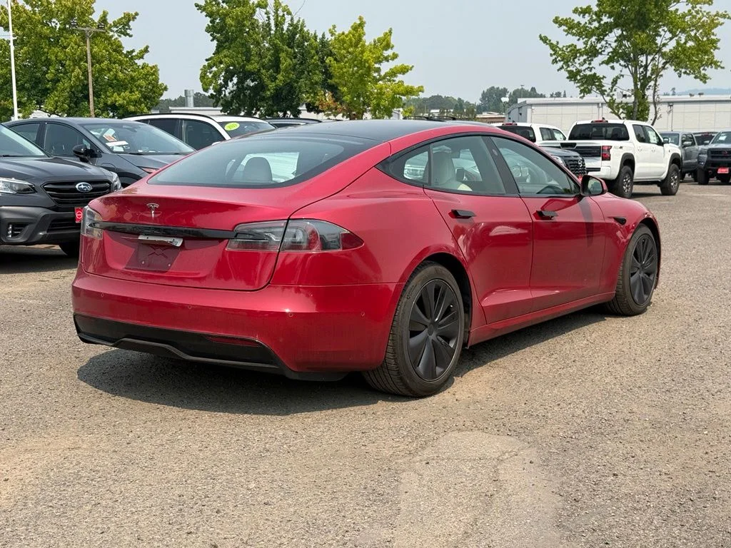 Used 2022  Tesla Base image 4