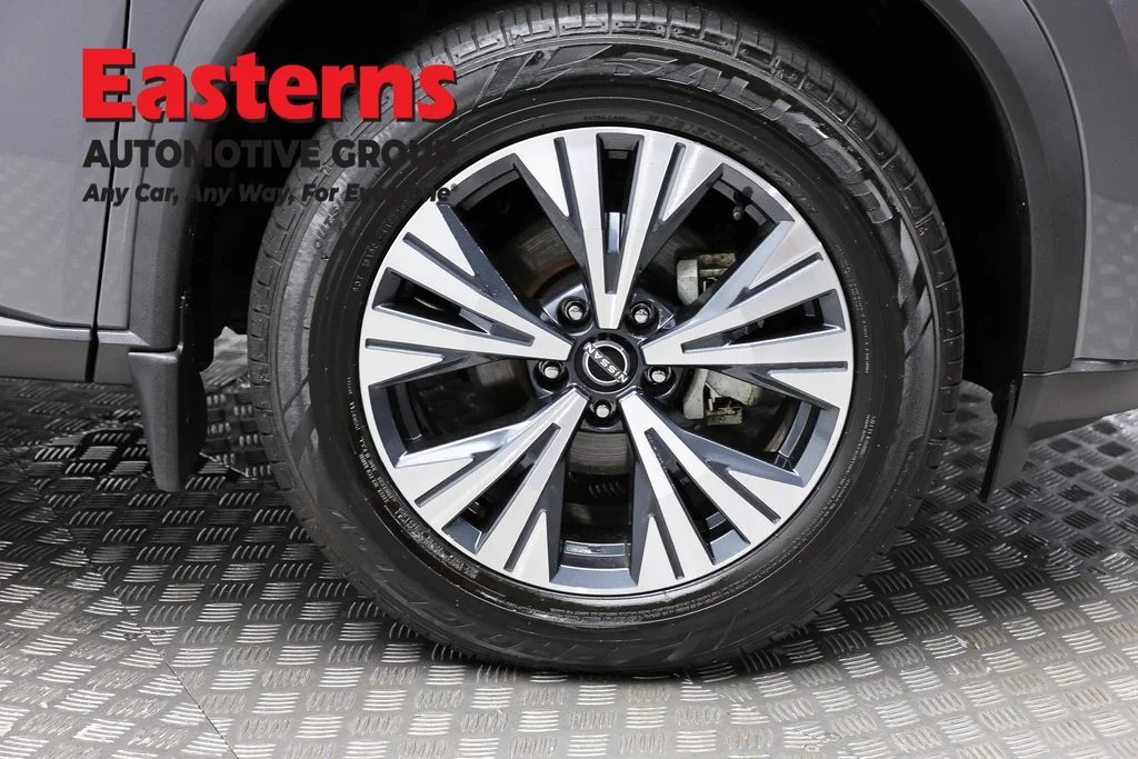 Used 2023 Gray Nissan SV image 31