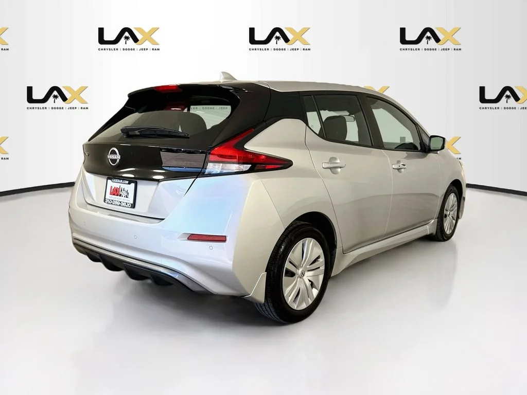 Used 2023 Silver Nissan S image 7