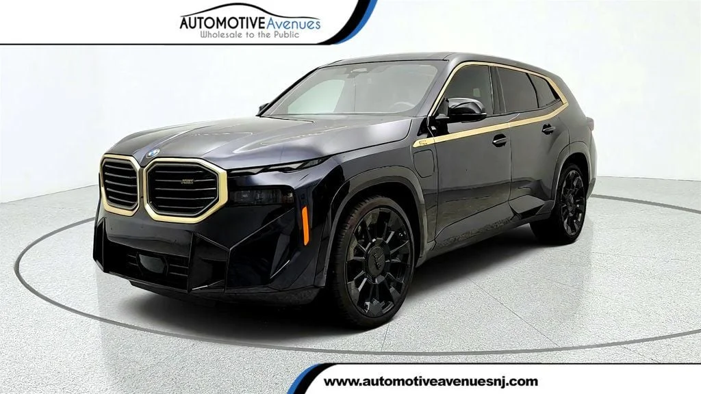 Used 2025 Carbon Black Metallic BMW SAV w/ Bowers & Wilkins Diamond Surround Sound image 1