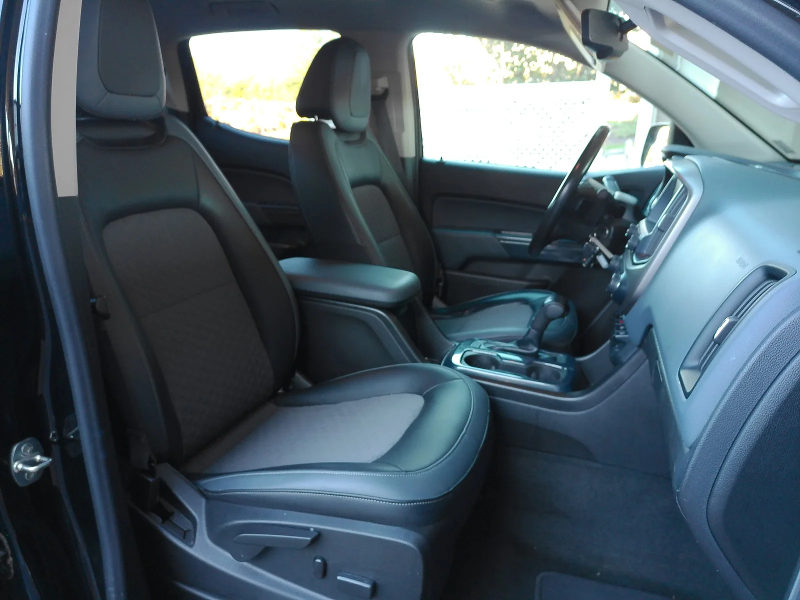 Used 2016 Black Chevrolet Z71 image 25