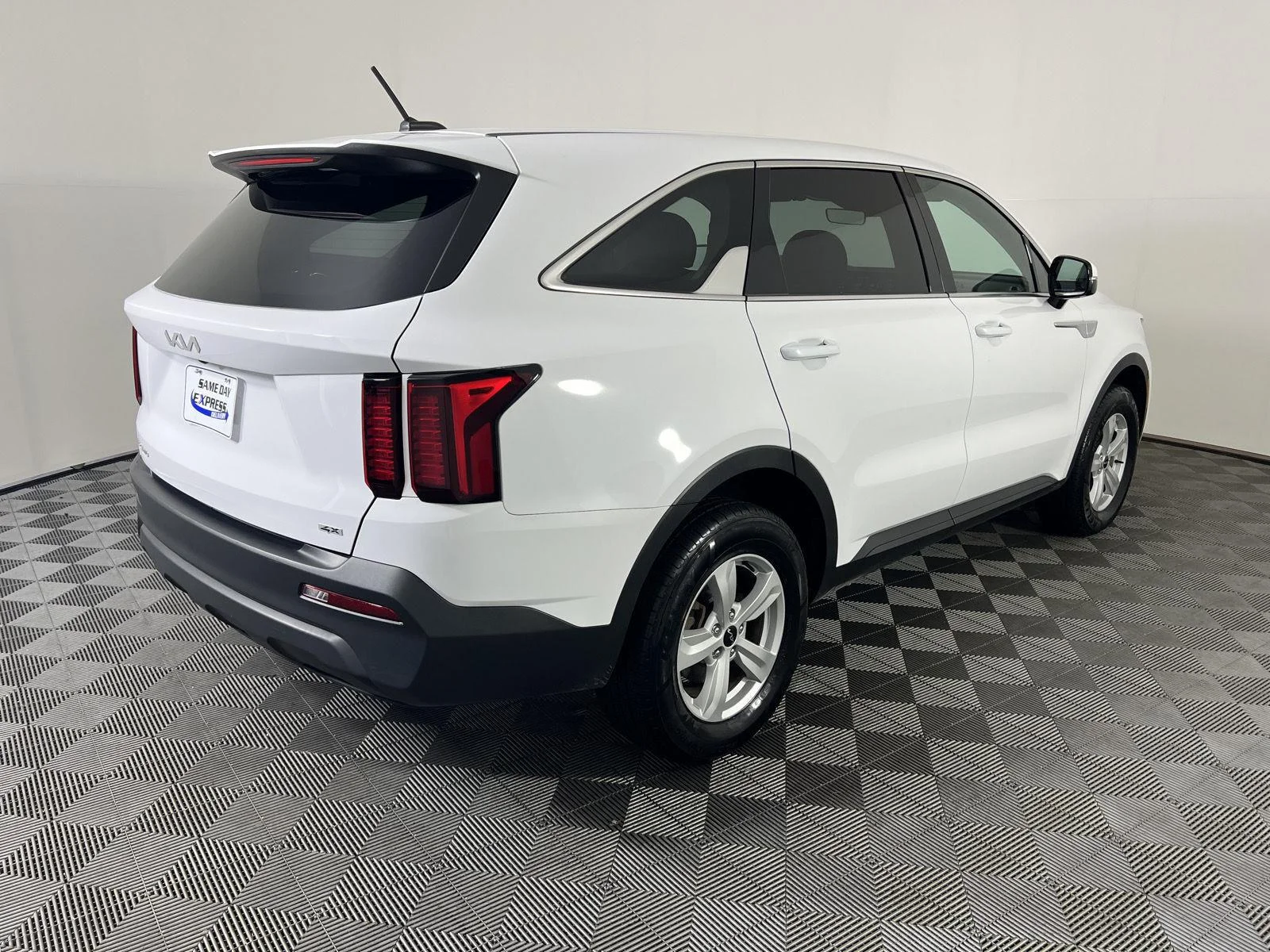 Used 2023 Glacial White Pearl Kia LX image 25