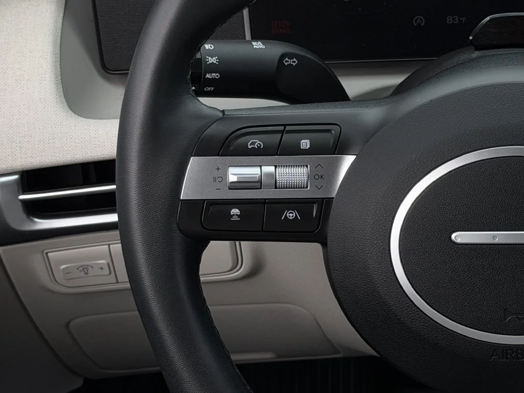 Used 2025 Gray Hyundai SEL Convenience image 13