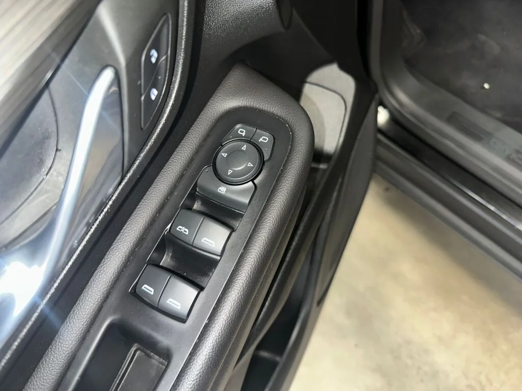 2023 GMC Terrain SLE - Photo 7