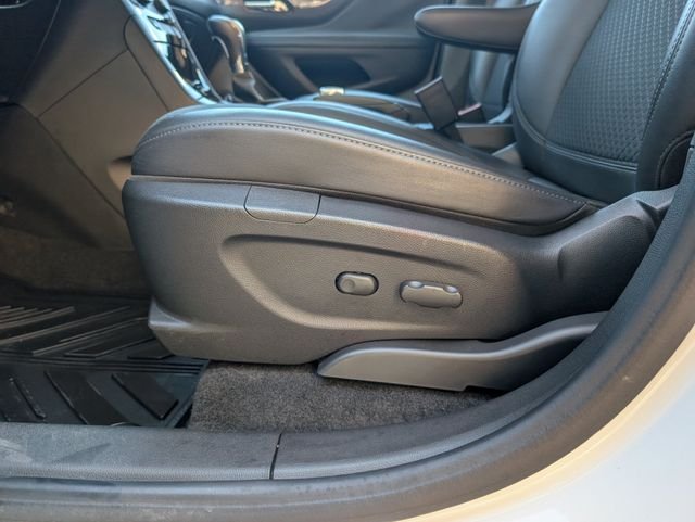 Used 2021 White Buick Preferred image 20