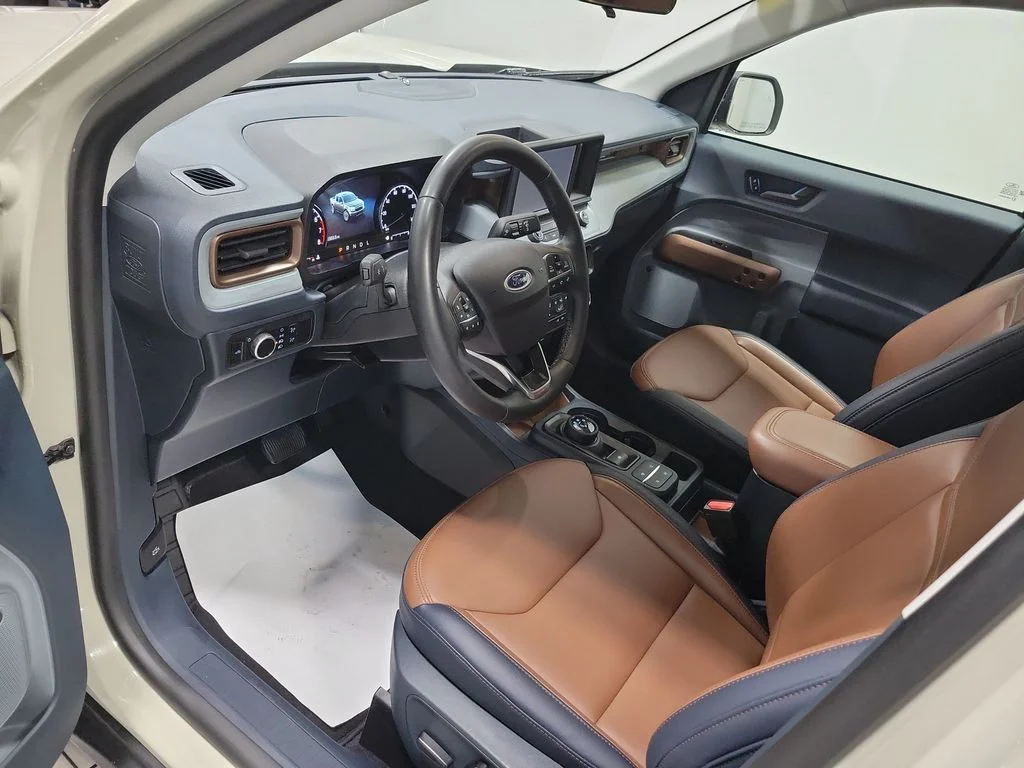 Used 2024  Ford Lariat image 29