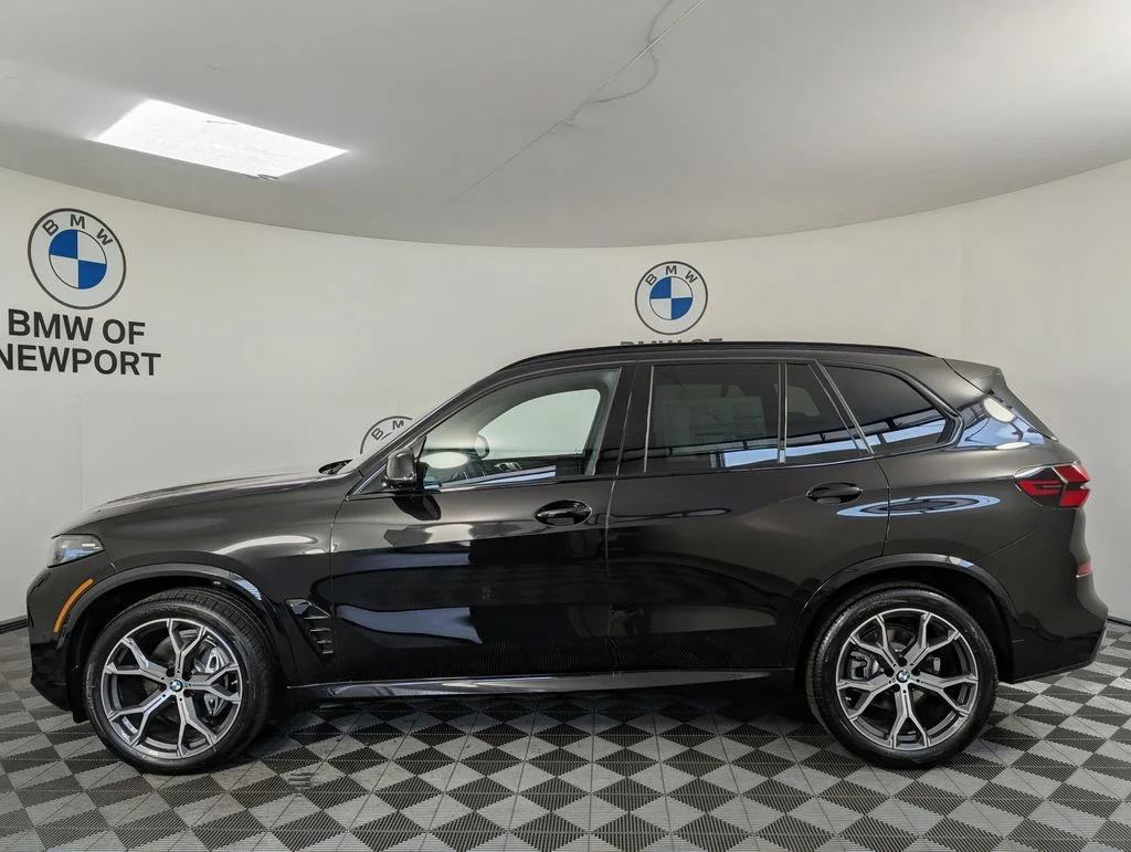 New 2026 Black Sapphire Metallic BMW xDrive40i image 9