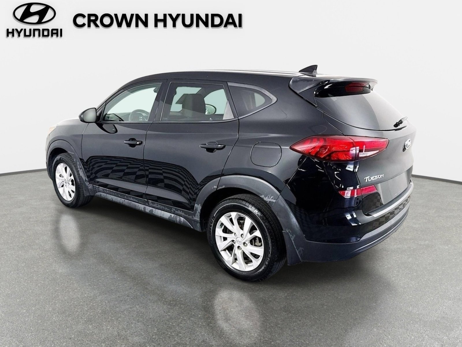 Used 2019 Black Noir Pearl Hyundai SE image 7