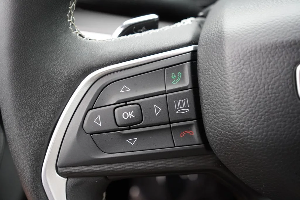 Certified Used 2023 Silver Jeep Altitude image 33