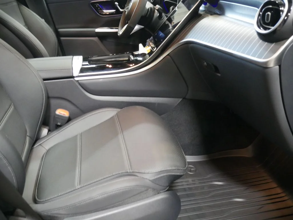 Used 2026 Black Mercedes-Benz GLC 300 image 21