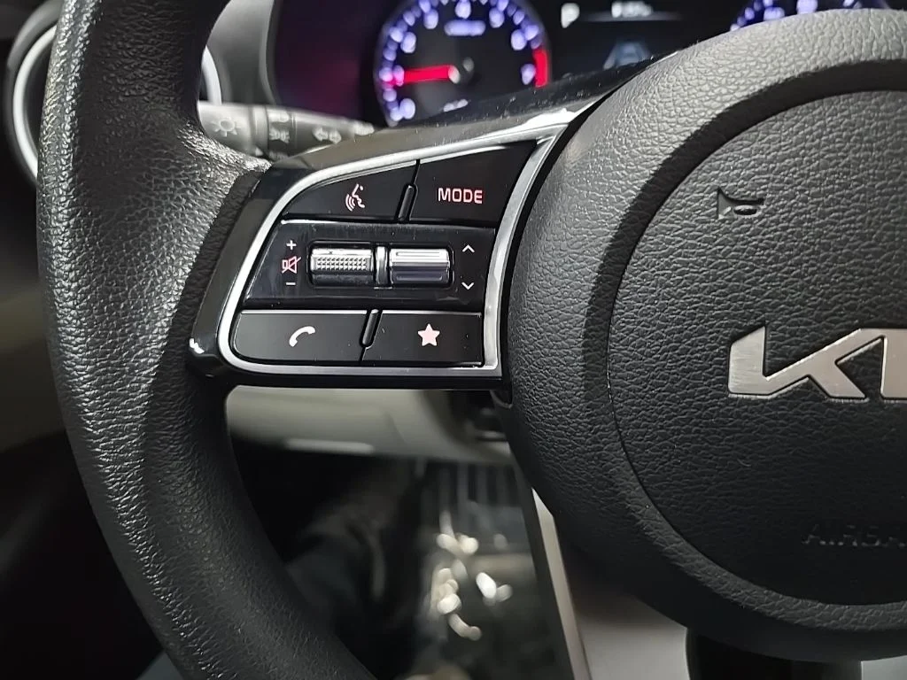 Used 2023 Black Kia LXS image 19