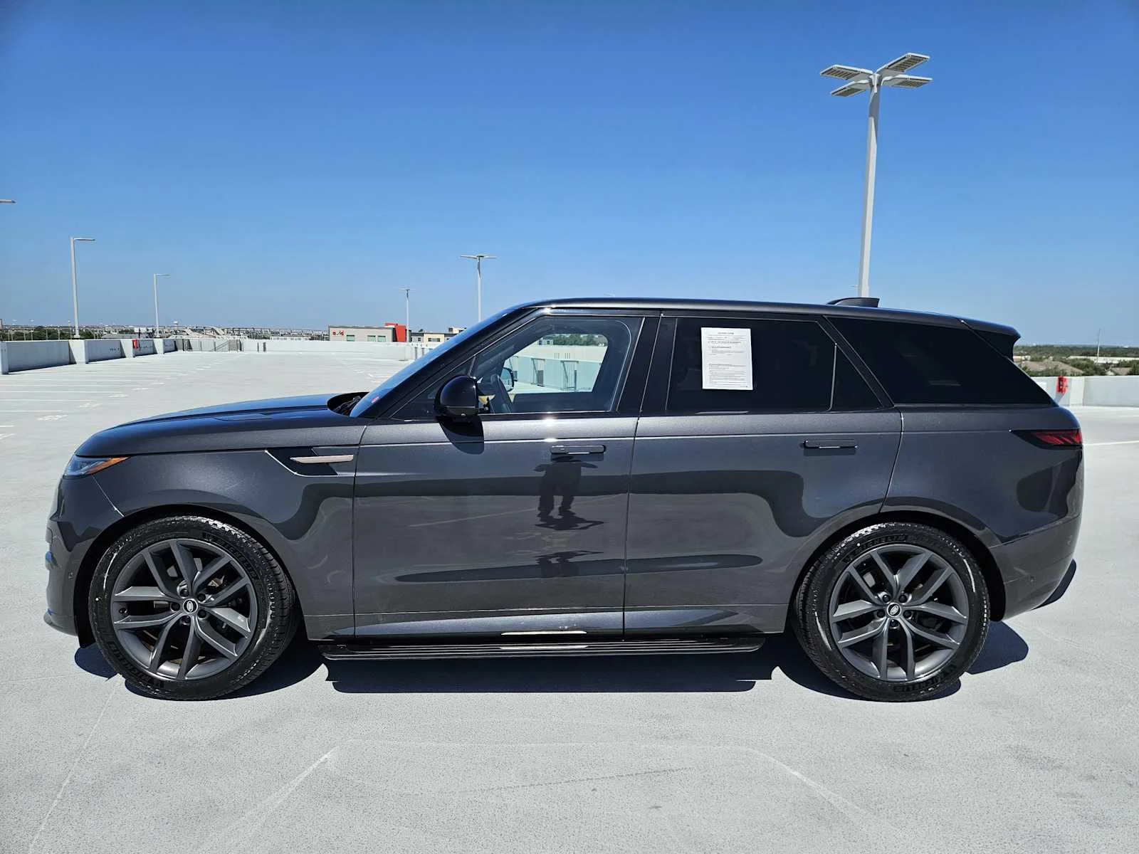 Certified Used 2023 Carpathian Grey Premium Metallic Land Rover SE Dynamic image 4
