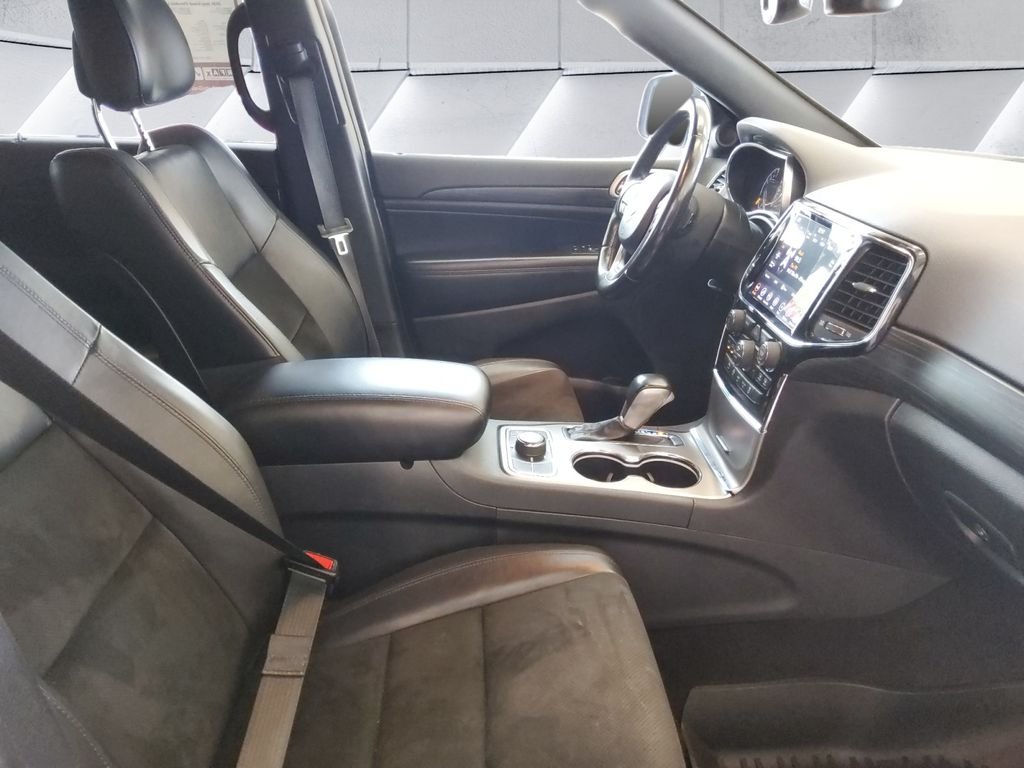 Used 2020 White Jeep Laredo image 13