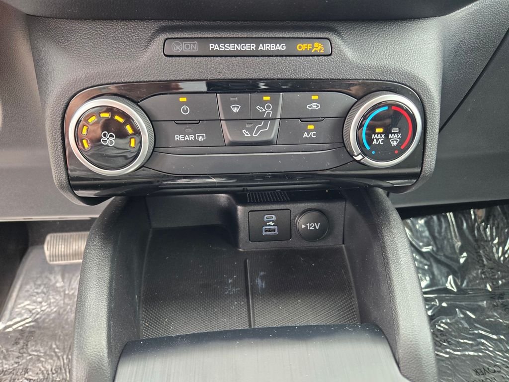 Used 2022 White Ford SE image 15